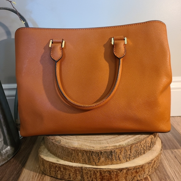 Michael Kors Savannah 2 Way Bag - Picture 2 of 9